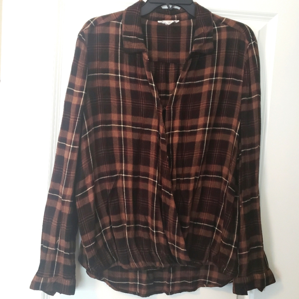 Long sleeve plaid top